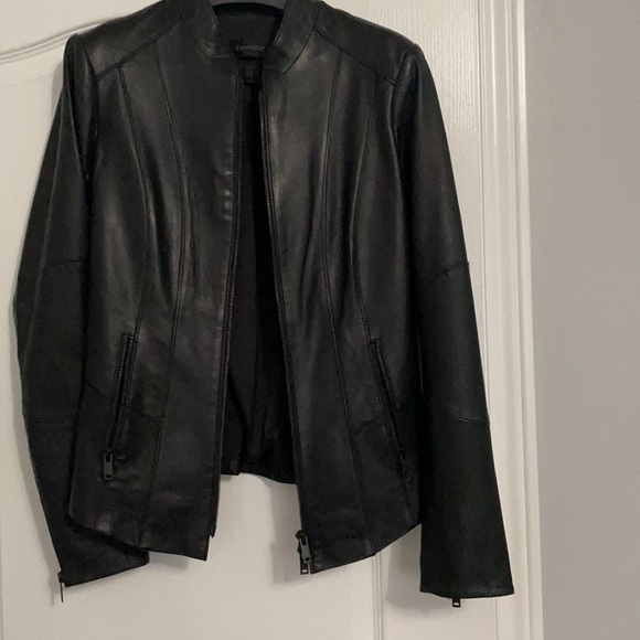 Beautiful authentic leather jacket! Mint condition barely used. - Picture 5 of 5